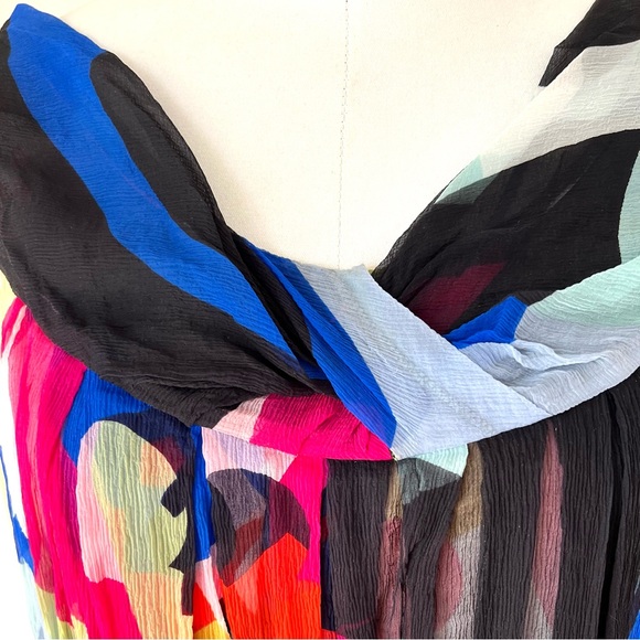 Diane von Furstenberg Silk Mini Dress. - Picture 5 of 8